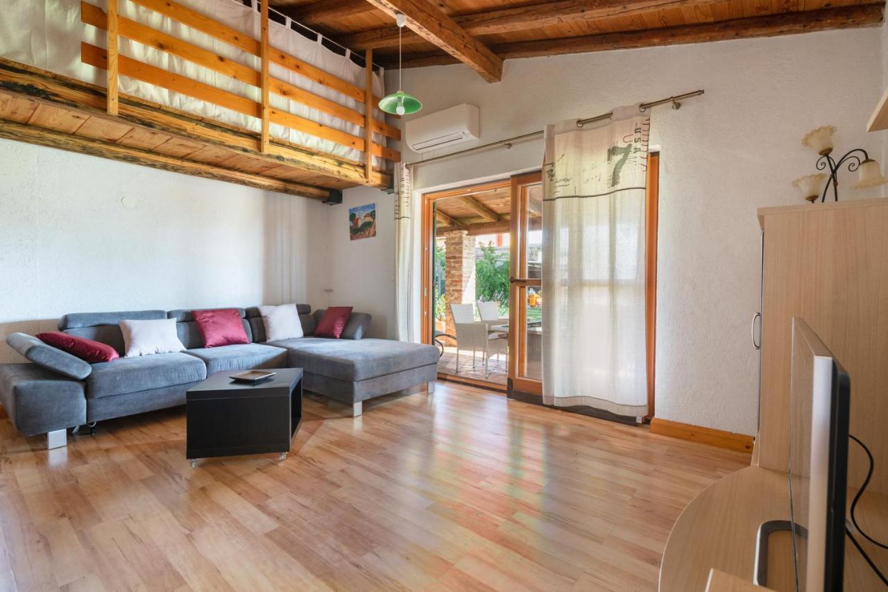 House Boris Apartment Loborika Exterior photo